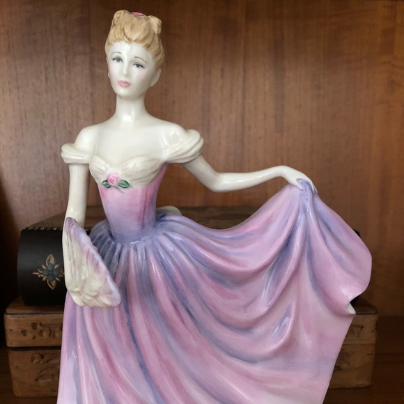 Royal Doulton Figurine - Picture 2 of 6